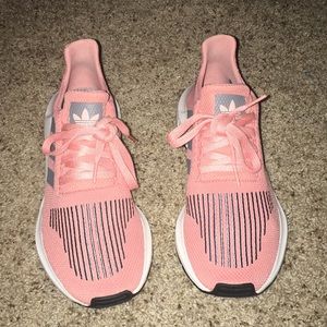 Adidas Swift Run shoes • women’s • size 8 1/2